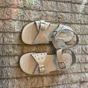FootMates White Kids Sandals with Buckle